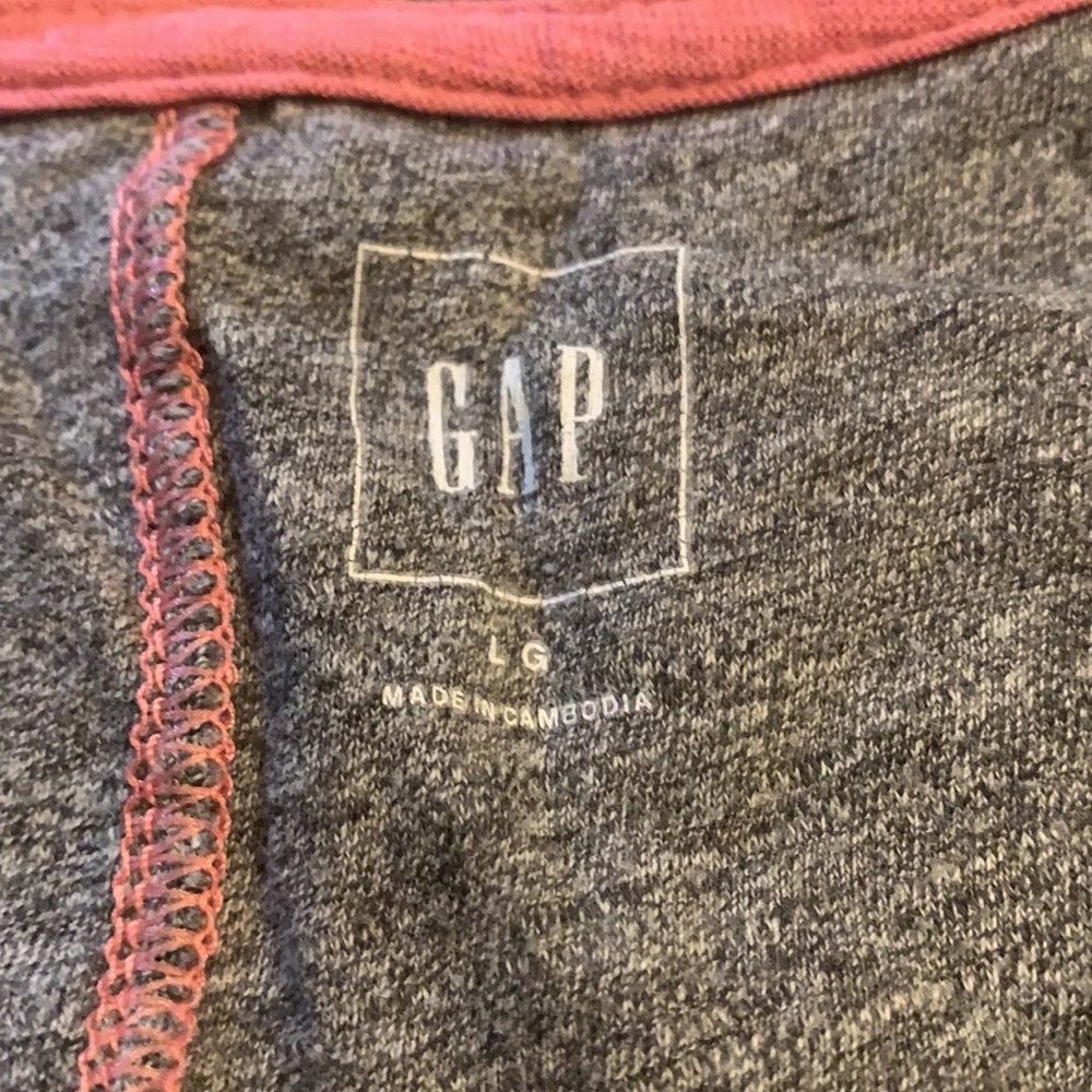 GAP star T ⭐️ - Picture 2 of 5